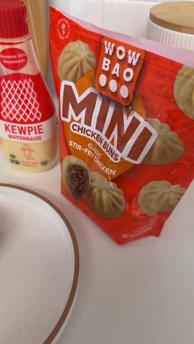 Wow Bao Minis, meet your dipping sauce moment 🤌 Kewpie already brings the umami, so this sauce just takes it further.

Miso Mayo Sauce:
– 1/4 cup Kewpie mayo
– 1 tbsp miso paste
– 1 tsp sesame oil

Whisk until smooth, then dip, drizzle, or go all in.

Spruce it up however you like: extra garlic, more sesame, a little heat… no rules here.